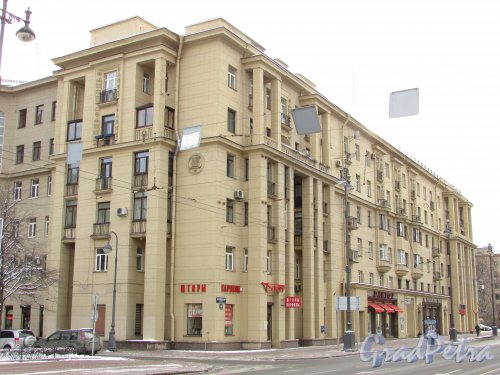Московский проспект, дом 200. Общий вид жилого дома. Фото 16 февраля 2016 года.