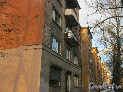 Лесной пр., дом 59, корпус 6. Фрагмент фасада со стороны ул. А. Матросова. Фото 29 февраля 2016 г.