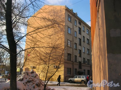 Лесной пр., дом 59, корпус 1. Фрагмент фасада со стороны ул. А. Матросова. Фото 29 февраля 2016 г.