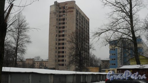 Проспект Пархоменко, дом 5. 14-этажное общежитие военно-морской академии имени адмирала флота Н. Г. Кузнецова. Фото 6 марта 2016 года.