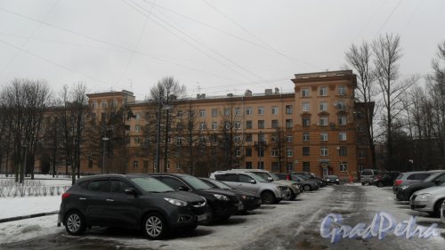 Проспект Пархоменко, дом 6. 6-этажный жилой дом 1955 года постройки. 4 парадные, 72 квартиры.