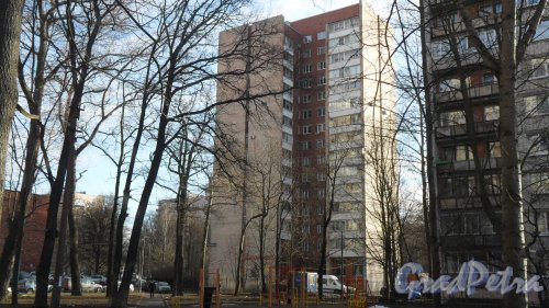 Проспект Пархоменко, дом 39. 15-этажный жилой дом серии щ-9378/23к 1975 года постройки.