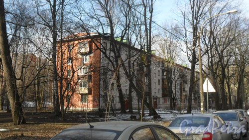 Проспект Пархоменко, дом 31. 5-этажный жилой дом серии 1-528кп 1965 года постройки. 7 парадных, 138 квартир. Фото 13 марта 2016 года.