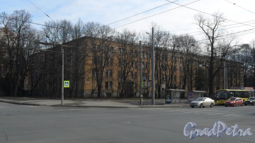 2-й Муринский проспект, дом 28, литер Б. Радиевый институт имени В. Г. Хлопина, площадка №1(основная), 297-56-41. Фото 13 марта 2016 года.
