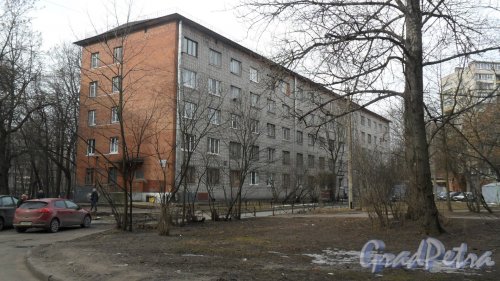 Проспект Пархоменко, дом 45, корпус 1. Бывшее общежитие ЗАО «Академстрой». Фото 18 марта 2016 года.