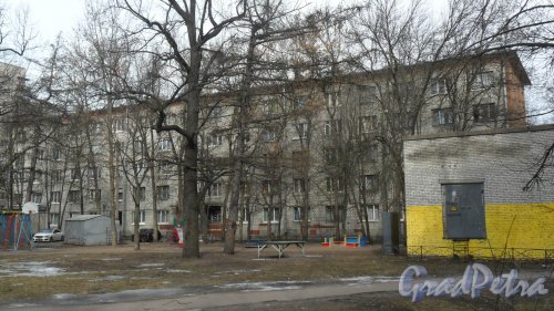 Проспект Пархоменко, дом 45, корпус 2. Бывшее общежитие ЗАО «Академстрой». Фото 18 марта 2016 года.