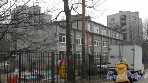 Проспект Тореза, дом 104, корпус 2. Детский сад №133 компенсирующего вида Выборгского района Санкт-Петербурга. Фото 26 марта 2016 года.
