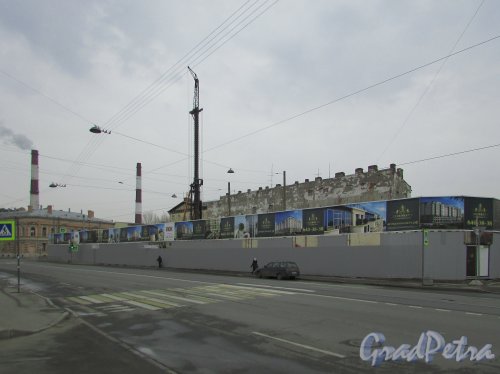 Общий вид участка строительства жилого комплекса «Дипломатъ» на пересечении проспекта Бакунина и Исполкомской улицы после сноса построек, ранее находившихся на территории. Фото 26 марта 2016 года.