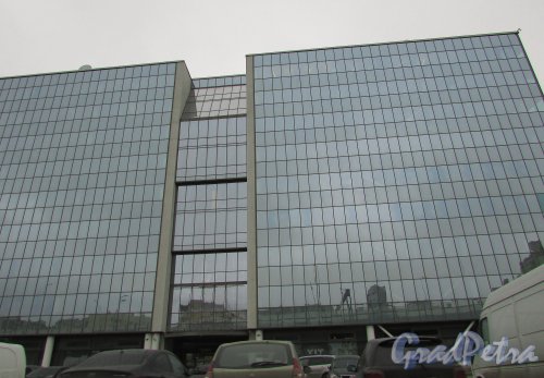 Приморский проспект, дом 54, корпус 1. Фасад бизнес центра «Примиум». Фото 2 апреля 2016 года.