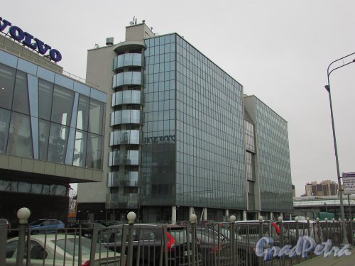 Приморский проспект, дом 54, корпус 1. Общий вид бизнес центра «Примиум» со стороны Приморского проспекта. Фото 2 апреля 2016 года.