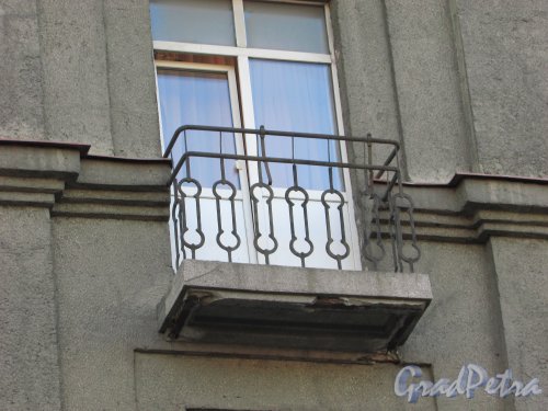 Лиговский проспект, дом 23. Решетка балкона со стороны Лиговского проспекта. Фото 16 апреля 2016 года.