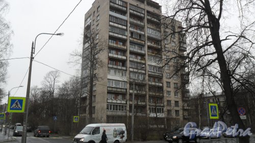 Проспект Пархоменко, дом 22. 12-этажный жилой дом серии щ-5416 1972 года постройки. 2 парадные, 84 квартиры. Фото 14 апреля 2016 года.