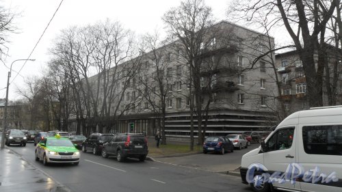 Проспект Пархоменко, дом 18. 5-этажный жилой дом серии 1-528кп 1965 года постройки. 5 парадных, 80 квартир.