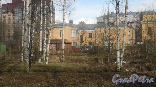 Ярославский проспект, дом 4, литер Б. Фото 20 апреля 2016 года.