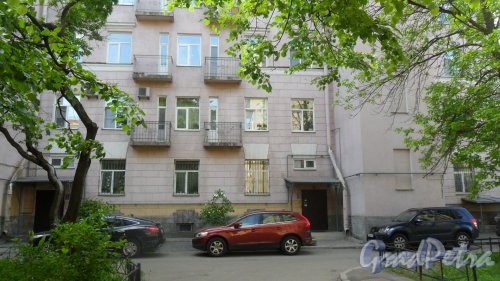 Ярославский проспект, дом 9. 5-этажный жилой дом 1952 года постройки. Вид дома со двора. Фото 29 мая 2016 года.
