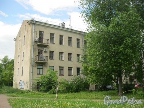 Среднеохтинский пр., дом 1, корпус 3. Фрагмент здания. Вид со стороны дома 4 по Якорной ул. Фото 26 мая 2016 г.
