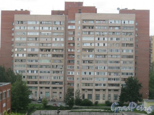 Ленинский пр., дом 97, корпус 3. Вид с 7 этажа дома 43, корпус 1 по пр. Маршала Жукова. Фото 3 июля 2016 г.
