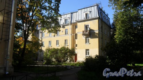 Ярославский проспект, дом 17. 4-этажный жилой дом 1953 года постройки. 2 парадные, 16 квартир. Фото 13 сентября 2016 года.