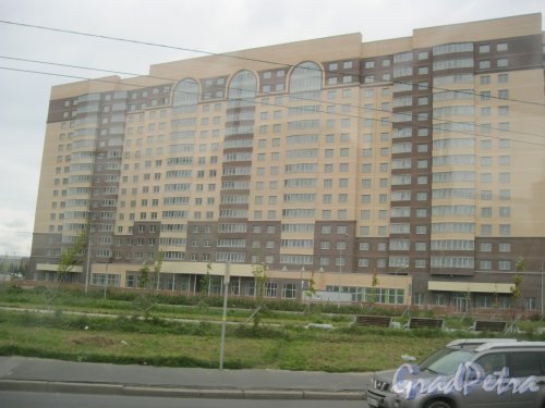 Дальневосточный пр., дом 6, корпус 1, литера А. Общий вид строящегося здания. Фото 15 сентября 2016 г.
