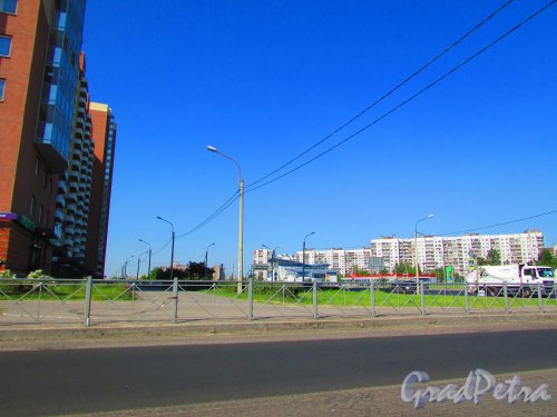 Дунайский проспект, дом 58, корпус 3. Общий вид спорткомплекса «Газпром». Фото 3 июня 2016 года.
