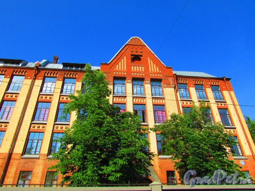 проспект Обуховской Обороны, дом 257, литера А. Фрагмент фасада здания. Фото 3 июня 2016 года.