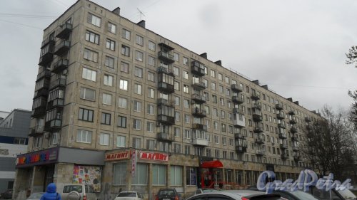 Заневский проспект, дом 35. 9-этажный жилой дом серии 1-ЛГ606 1965 года постройки. 5 парадных, 140 квартир. Фото 2 ноября 2016 года.