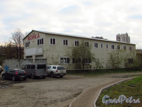 Московский проспект, дом 189а, литера Д. Общий вид ангара бывшей автомойки. Фото 20 октября 2016 года.