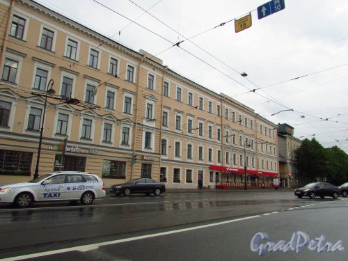 Московский проспект, дом 21. Общий вид фасада здания. Фото 12 июля 2016 года.