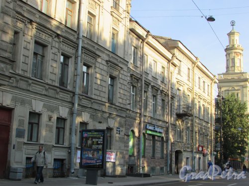 Московский проспект, дом 39 (левая и правая часть). Общий вид с Московского проспекта. Фото 22 августа 2016 года.