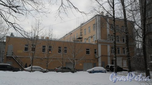 Проспект Пархоменко, дом 14. 2-4-этажное административное здание. Отдельный батальон ДПС №4. В здании расположен музей государственной автомобильной инспекции. Фото 1 декабря 2016 года.