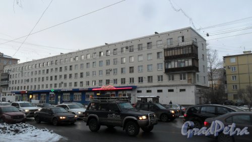 Заневский проспект, дом 20. 5-этажный жилой дом серии 1-528кп 1962 года постройки. 5 парадных, 80 квартир. Фото 14 декабря 2016 года.