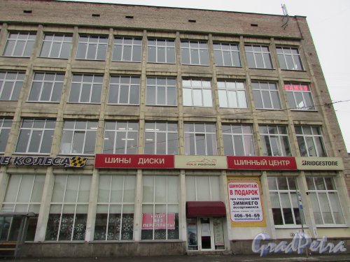 проспект Кима, дом 6. Угловая часть здания со стороны о стороны улицы Одоевского. Фото 4 февраля 2017 года.