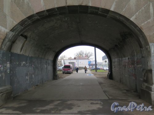 Пешеходный туннель под Путепроводом Окружной Ж,Д. в районе Кировского завода. фото апрель 2015 г.