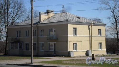 Красное Село, проспект Ленина, дом 76. 2-этажный жилой дом 1960 года постройки. 1 парадная, 8 квартир. Фото 3 мая 2017 года.
