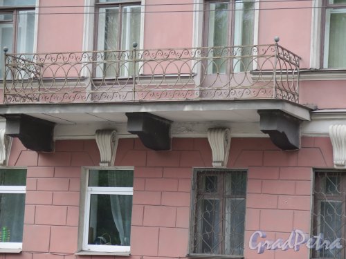 Лермонтовский пр., д. 53. Дом И. В. Жаворонкова, Балкон. фото июнь 2015 г.