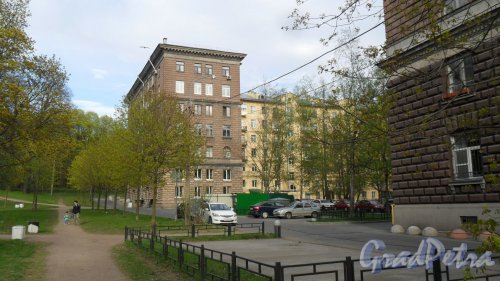 Большой Сампсониевский проспект, дом 108. Вид дома со двора. Фото 21 мая 2017 года.