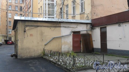 Нарвский проспект, дом 25, литер Г. Одноэтажная постройка хозяйственного назначения. Фото 5 декабря 2017 года.