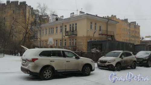 Старо-Петергофский проспект, дом 35, корпус 2, литер А. Общий вид здания. Фото 21 декабря 2017 года.