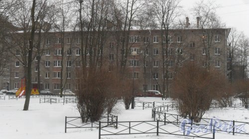Проспект Стачек, дом 59, корпус 2. Общий вид здания. Фото 21 декабря 2017 года.