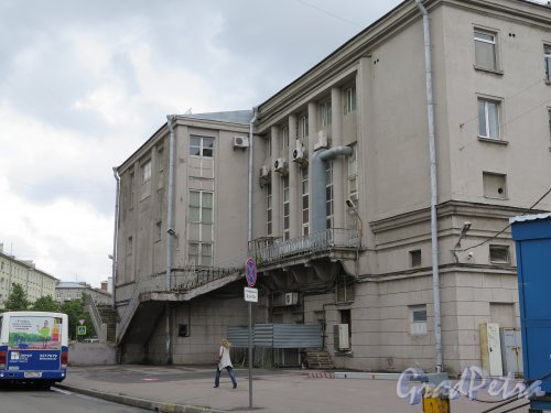 Кондратьевский пр., д. 44. Кинотеатр «Гигант». Задний фасад. фото июль 2015 г.