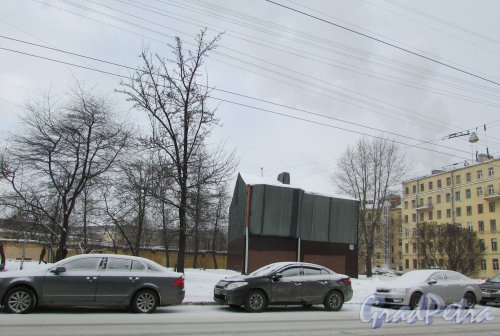 Кондратьевский проспект, дом 30, литера А. Общий вид здания. Фото 26 февраля 2018 года.
