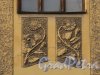 Каменноостровский пр., д. 1-3. Доходный дом И. Б. Лидваль. Растительные панно на фасаде. фото апрель 2017 г.