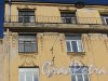 проспект КИМа, дом 7, лит. А. Художественное оформление фасада. Фото 1 мая 2016 года.
