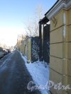 Лиговский проспект, дом 236. Каменная ограда участка вдоль Лиговского проспекта. Фото 6 февраля 2020 года.
