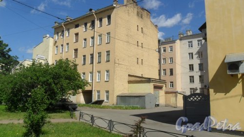 Лиговский проспект, дом 235, литер Б. 5-этажный жилой дом 1911 года постройки. 1 парадная, 19 квартир. Фото 31 мая 2018 года.