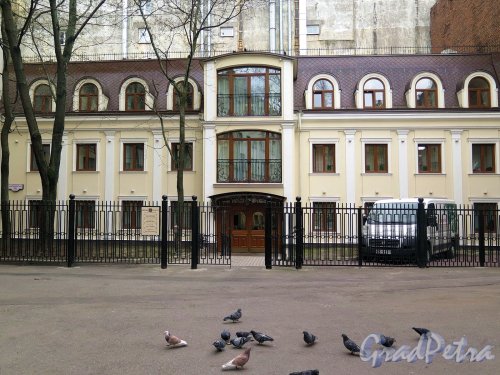 Владимирский пр., д. 15А. Офисное здание во дворе. Общий вид. фото май 2017 г.