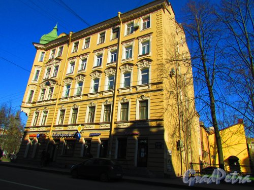 Чкаловский проспект, дом 11. Общий вид здания со стороны Чкаловского проспекта. Фото 1 мая 2016 года.
