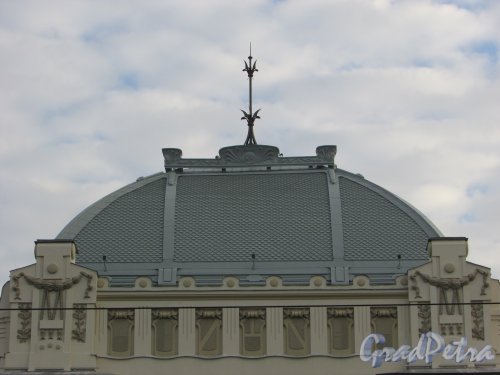 Загородный пр., дом 52. Оформление купола атриума Витебского вокзала. Фото 17 октября 2018 года.
