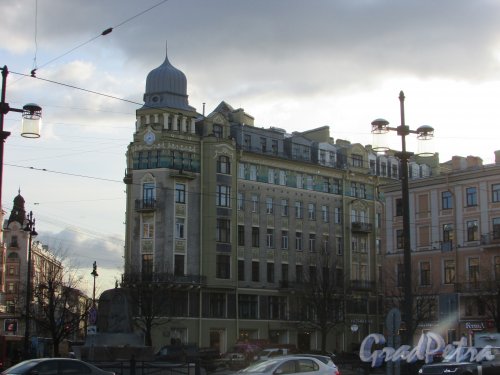 Московский проспект, дом 1 / переулок Бринько, дом 2. Фасад здания после реставрации. Фото 28 октября 2019 года.
