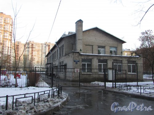Новоизмайловский проспект, дом 12, литера А. Детский сад № 108 Московского района. Фото 8 декабря 2019 года.